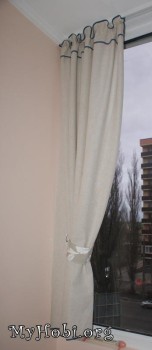 вот такие шторы на балкон я пошила своими руками ))