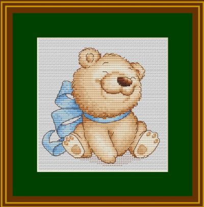 Вышивка крестом Мишутка с голубым бантиком