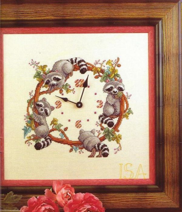 схема вышивки крестом часы с енотами 