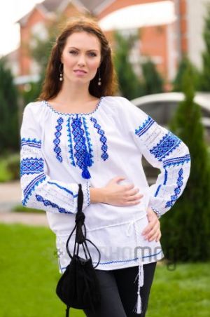 Вышивка крестом Женская вышиванка в голубых тонах