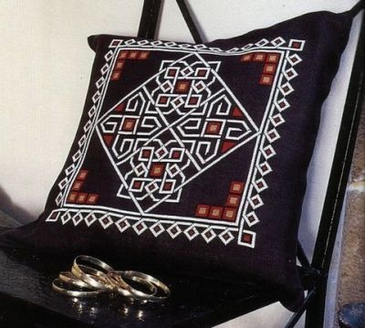 Вышивка крестом Подушка с марокканским мотивом