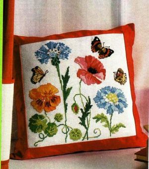 Вышивка крестом Подушка летние цветы
