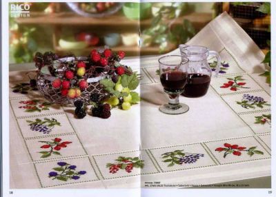 Вышивка крестом Скатерть (салфетка) с ягодами