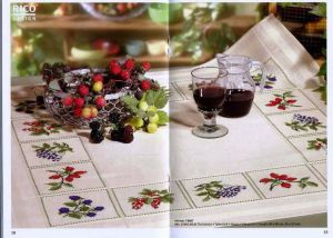 Скатерть (салфетка) с ягодами