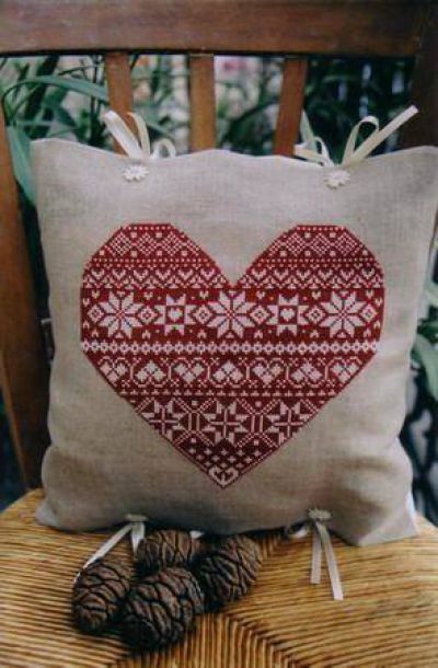 схема вышивки крестом подушка с новогодним сердцем